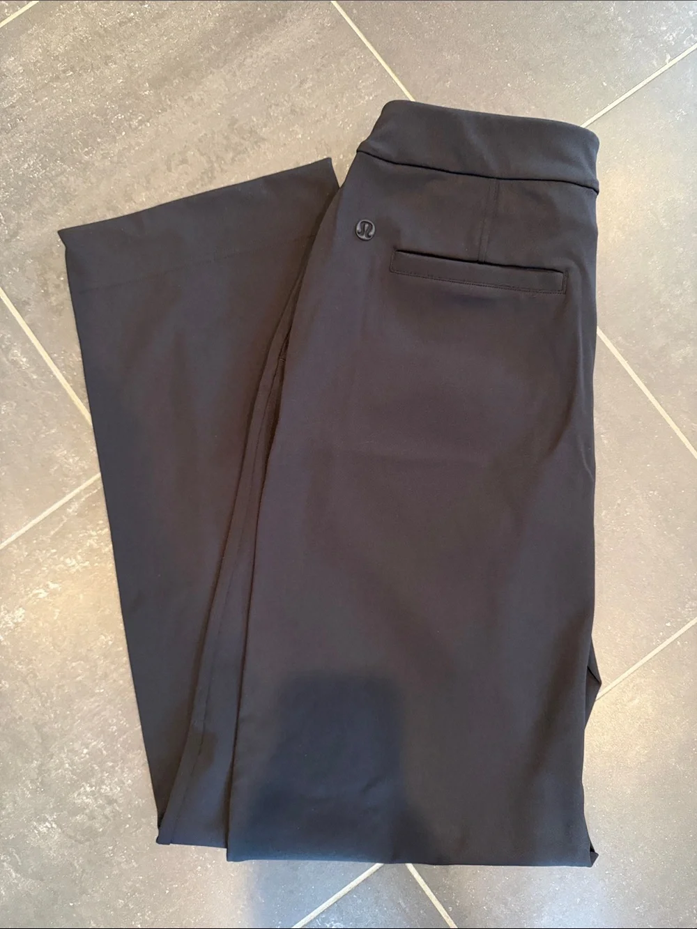 Lululemon Black Luxtreme Mid-Rise Straight-Leg Trouser size small